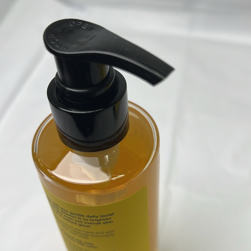 Daily Facial Cleanser with Vitamin C - NEW 8 oz - Picture 6 of 10